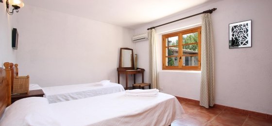 caragola_-_bedroom_1-2_2400x1600.jpg Villa in Balearic Islands to rent