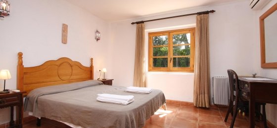 caragola_-_bedroom_4-1_2400x1600.jpg Holiday villas in Spain