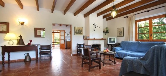 caragola_-_saloon_2_2400x1600.jpg Book a villa in Pollensa