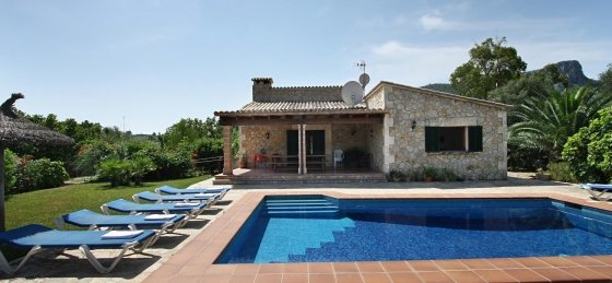 caragola_-_swimming_pool_01_2400x1600.jpg Villa in Mallorca to rent