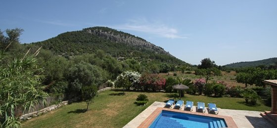 caragola_-_swimming_pool_10_2400x1600.jpg Book a villa holiday in Balearic Islands