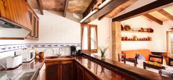 juanito_-_kitchen_01.jpg Book a villa holiday in Balearic Islands