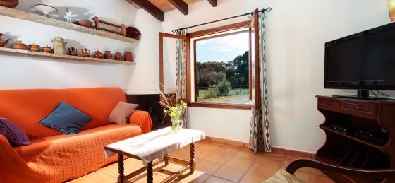 juanito_-_saloon_01.jpg Holiday villas in Mallorca