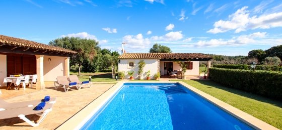 juanito_-_swimming_pool_02.jpg Villas in Spain