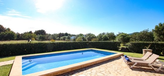 juanito_-_swimming_pool_07.jpg Book a villa in Mallorca