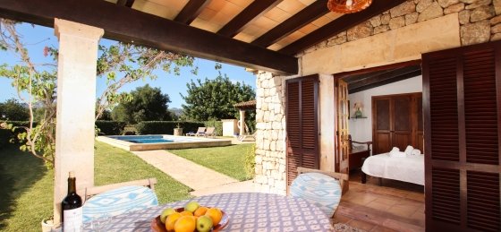 juanito_-_terrace_01.jpg Book a villa holiday in Spain