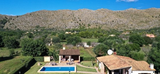 juanito_-_z_swimming_pool_02.jpg Book a villa in Spain