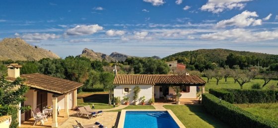 juanito_-_z_swimming_pool_03.jpg Book a villa in Mallorca