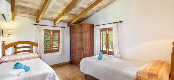marina_nova_-_bedroom_2-1_2400x1600.jpg Holiday villas in Balearic Islands