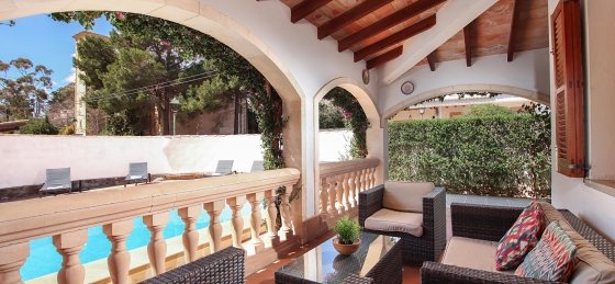 odile_-_terrace_02_2023_2400x1600.jpg Book a villa holiday in Cala San Vicente