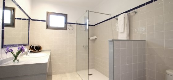 papa_-_bathroom_1-1_2023_sf.jpg Villa rentals in Spain