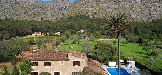 papa_-_swimming_pool_ds_08_2023_sf.jpg Book a villa in Spain