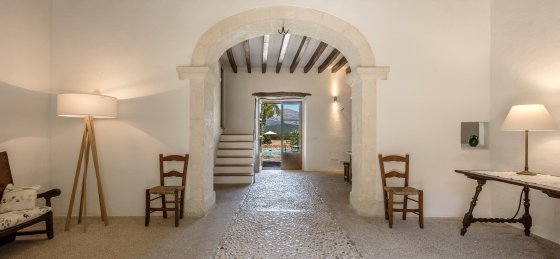 rafal_antic_-_interior_1_2400x1600sf17.jpg Book a villa in Sa Pobla