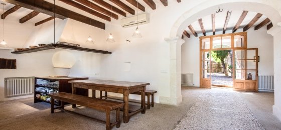 rafal_antic_-_kitchen_2_2400x1600sf17.jpg Book a villa holiday in Mallorca