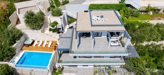 56.jpg Villas in Omis