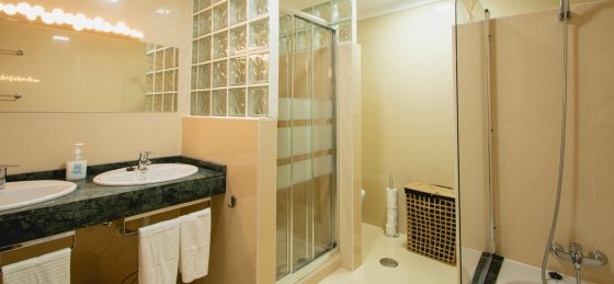 villa_vista_reina_-_bathroom.jpg Villas in Playa Blanca
