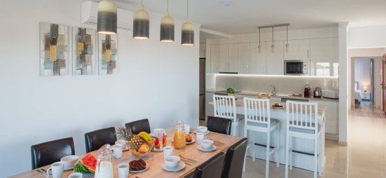 villa_vista_reina_-_dining_table2.jpg Holiday villas in Canary Islands