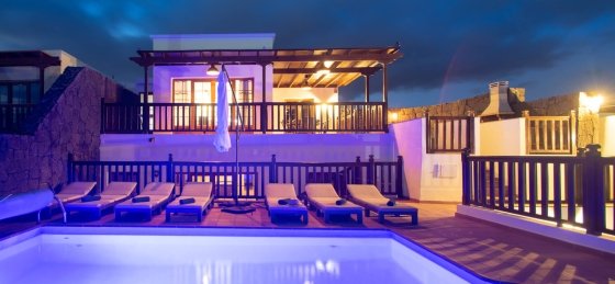 villa_vista_rey_-_private_heated_pool_night.jpg Villa in Canary Islands to rent