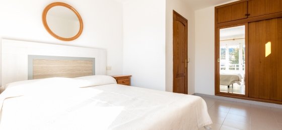 xiprer_-_bedroom_1-1_2400x1600.jpg Villa in Spain to rent