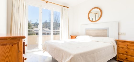 xiprer_-_bedroom_1-2_2400x1600.jpg Book a villa holiday in Spain