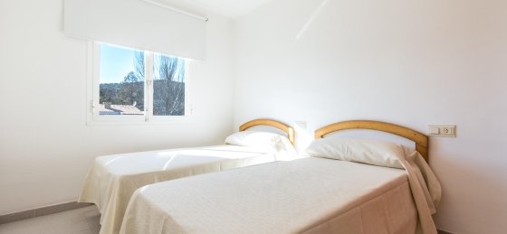 xiprer_-_bedroom_2-1_2400x1600.jpg Book a villa in Balearic Islands