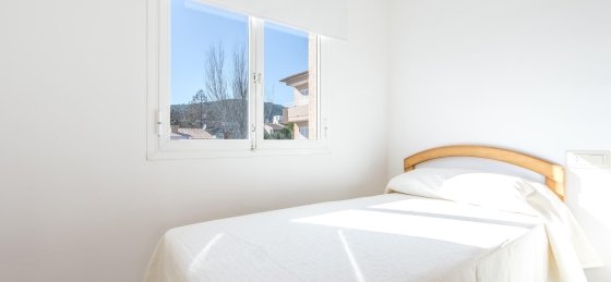 xiprer_-_bedroom_2-3_2400x1600.jpg Book a villa in Mallorca