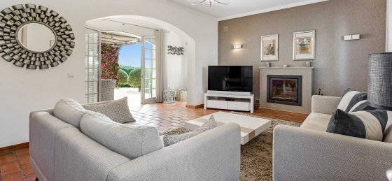 family-pool-beach-house-in-albufeira-with-huge-garden-tripwix-pt-0040.jpg Holiday villas in Algarve