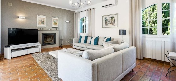 family-pool-beach-house-in-albufeira-with-huge-garden-tripwix-pt-0050.jpg Villa holidays in Portugal