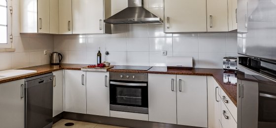 family-pool-beach-house-in-albufeira-with-huge-garden-tripwix-pt-0060.jpg Book a villa in Algarve