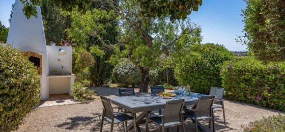 family-pool-beach-house-in-albufeira-with-huge-garden-tripwix-pt-0090.jpg Holiday villas in Albufeira