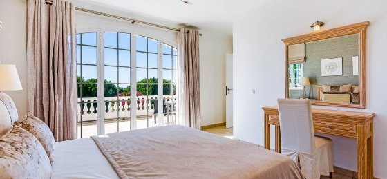 family-pool-beach-house-in-albufeira-with-huge-garden-tripwix-pt-0140.jpg Holiday villas in Algarve