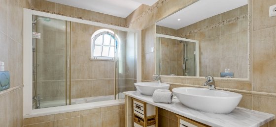 family-pool-beach-house-in-albufeira-with-huge-garden-tripwix-pt-0150.jpg Villa in Algarve to rent