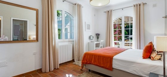 family-pool-beach-house-in-albufeira-with-huge-garden-tripwix-pt-0200.jpg Villa in Algarve to rent