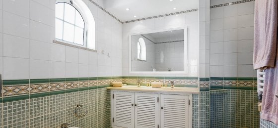 family-pool-beach-house-in-albufeira-with-huge-garden-tripwix-pt-0230.jpg Book a villa holiday in Algarve