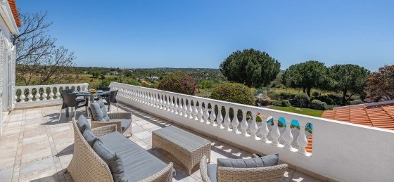 family-pool-beach-house-in-albufeira-with-huge-garden-tripwix-pt-0250.jpg Villas in Albufeira