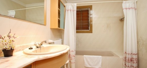 mar_-_bathroom_1-1_2400x1600.jpg Villa in Balearic Islands to rent
