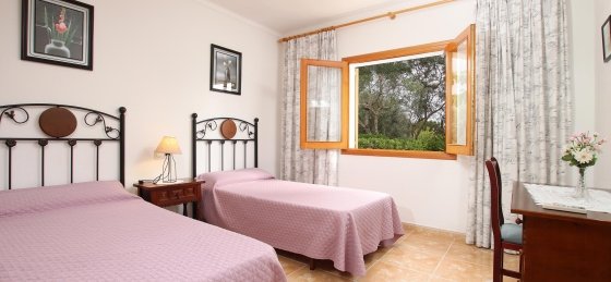 mar_-_bedroom_3-1_2400x1600.jpg Villa rentals in Pollensa