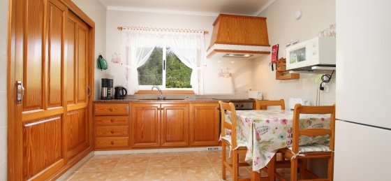 mar_-_kitchen_01_2400x1600.jpg Book a villa holiday in Pollensa