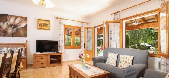 mar_-_saloon_01_2400x1600.jpg Villa holidays in Mallorca