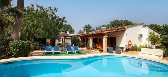 mar_-_swimming_pool_01_2400x1600.jpg Villa in Spain to rent